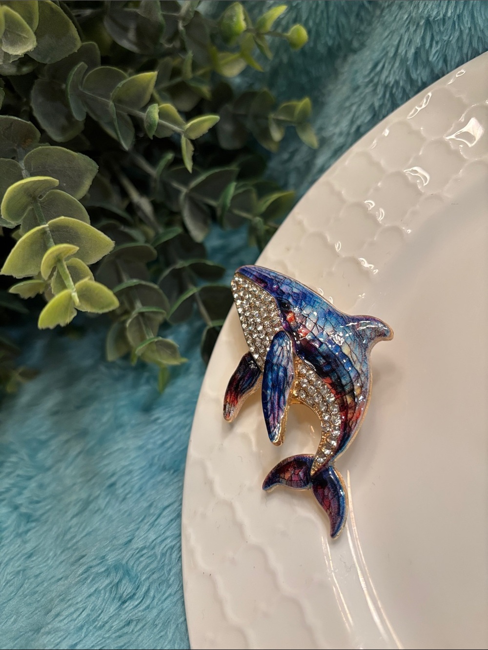 Beach Ocean Sea Life Crystal Encrusted Whale Brooch Pin NWT 2.75x1.75โ - Picture 3 of 15